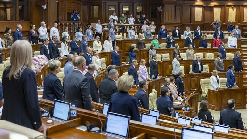В парламенте applauded courage of Ukrainians, reactions of Tîrdea, Dodon and Tarlev