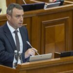 В парламенте Молдовы введены новые правила для депутатов выходящих из фракций
