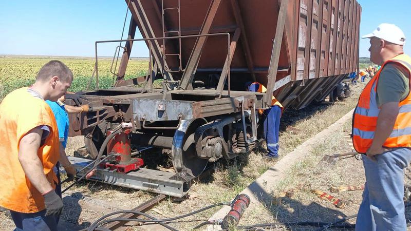 Все семь вагонов, сошедших с рельсов в Чирканах, восстановлены на пути
