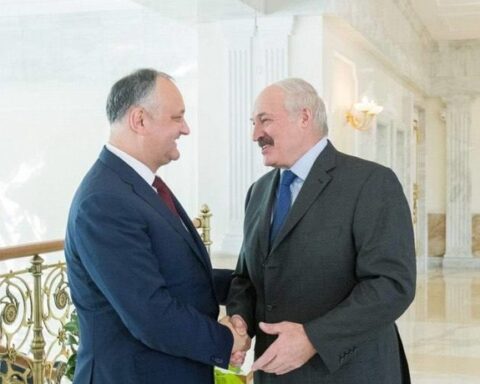 Додон поздравил Лукашенко и белорусский народ с Днем народного единства