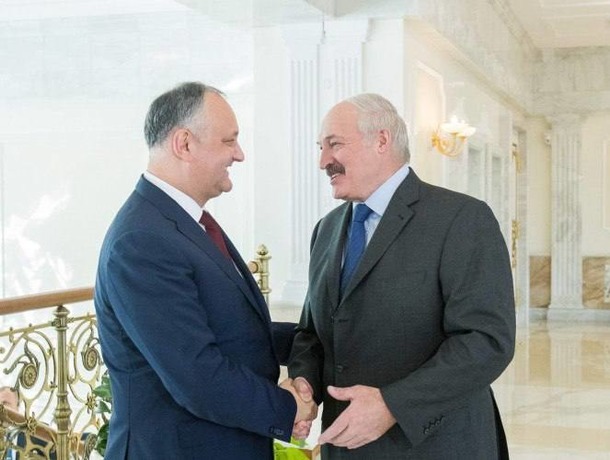 Додон поздравил Лукашенко и белорусский народ с Днем народного единства
