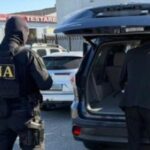 Два должностных лица задержаны по делу о взятках за нейтральные номера автомобилей