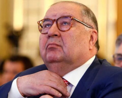 ЕС продлевает санкции против России, исключая Усманова и Фридмана