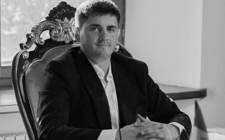 Глава направления AIPA, хранивший деньги в обувных коробках, помещен под домашний арест