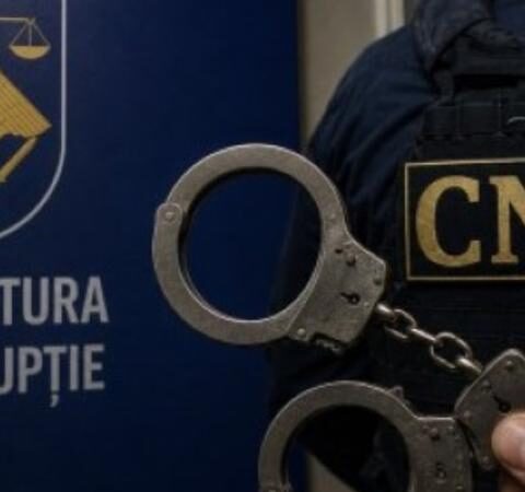 Инструктор автошколы из Кишинева задержан за взятку за получение водительского удостоверения