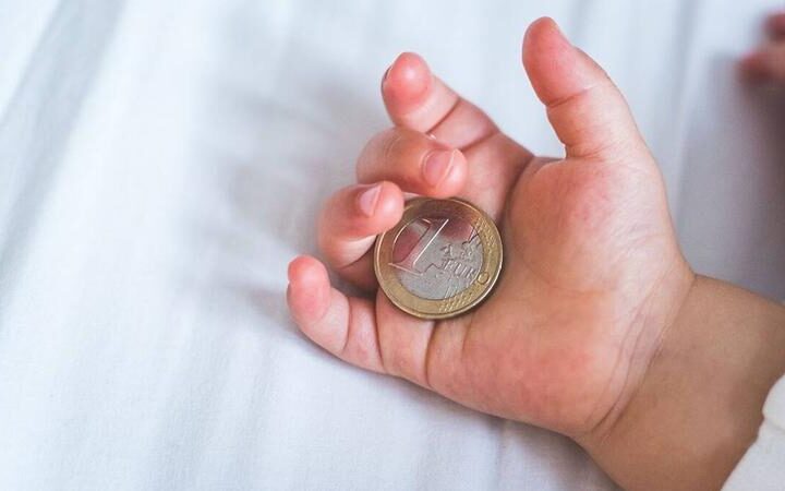 Нев married women смогут получать пособие по maternité на основе дохода отца ребенка