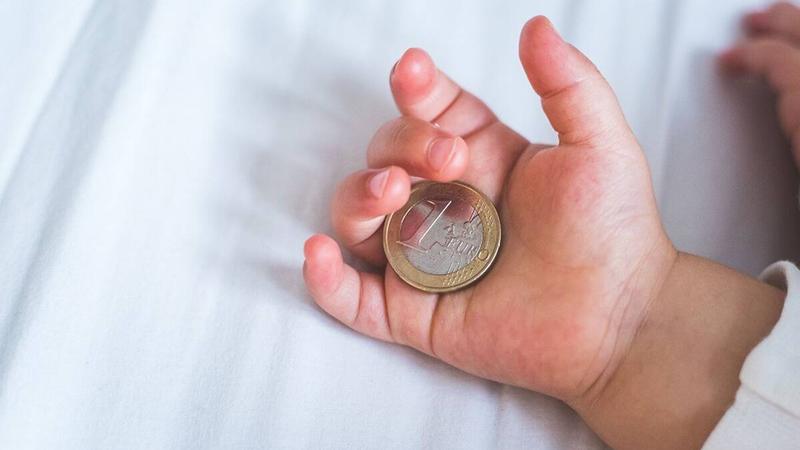 Нев married women смогут получать пособие по maternité на основе дохода отца ребенка