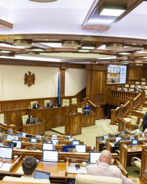 Парламент одобрил законопроект о изменениях в налоговом законодательстве в первом чтении
