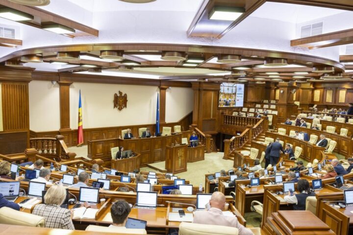Парламент одобрил законопроект о изменениях в налоговом законодательстве в первом чтении