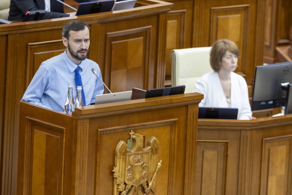 Парламент продлил срок работы комиссии по расследованию государственных предприятий на 30 дней