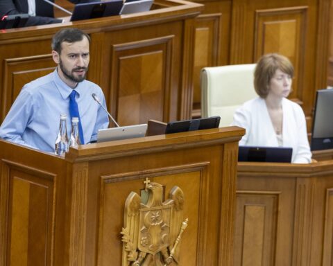 Парламент продлил срок работы комиссии по расследованию государственных предприятий на 30 дней