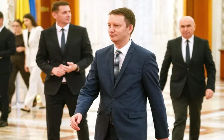 Политический кризис в Румынии продолжает углубляться после отказа кабинета Мурешана