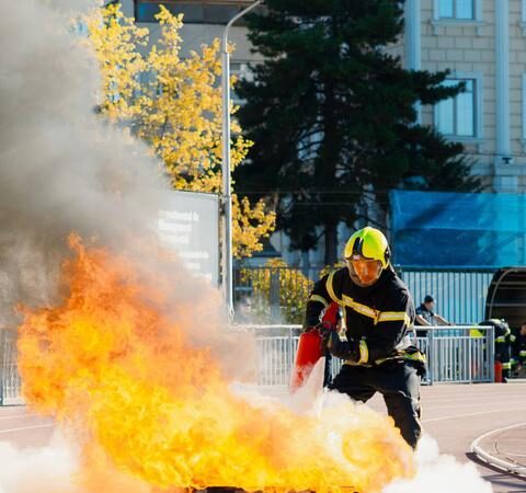 Пожарные Молдовы проводят национальный чемпионат в память о погибших коллегах