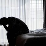 Рост случаев суицида среди мужчин в Молдове усиленно обсуждается