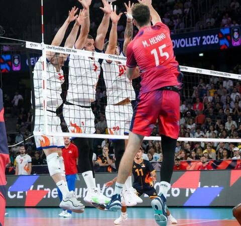 Румыния одерживает победу над Францией на чемпионате Европы по волейболу