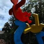 Скульптура в парке Валея Морйлор вдохновлена работами Кита Харинга