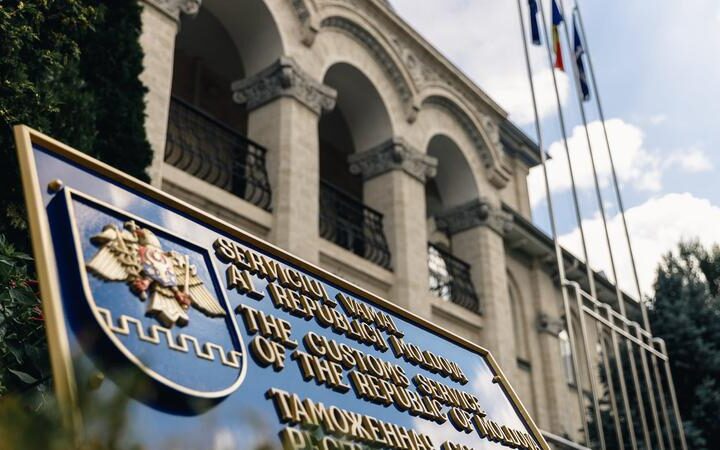 У инспектора таможни Леушень обнаружено 369 тысяч леев неофициального дохода
