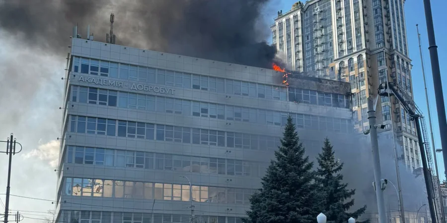 В Киеве после атаки беспилотника повреждены здания Академии наук и медицинского центра