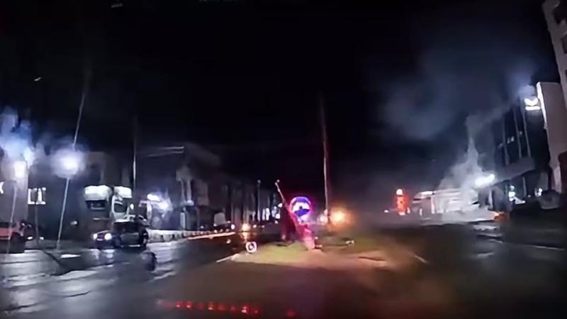 Водитель потерял контроль над автомобилем и撞нулся со столбом на улице Калеа Орхейлу