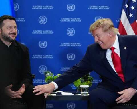 Зеленский надеется на помощь Трампа в прекращении войны до зимы