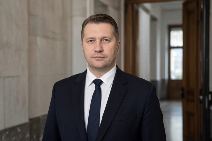 Пшемыслав Чарнек предложил увязать поддержку Украины с уступками Киева