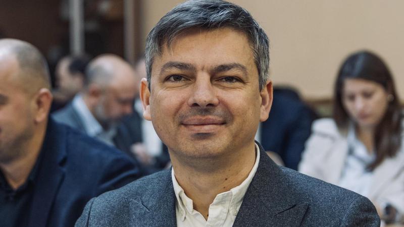 Конфликт интересов в столичной мэрии: руководитель экономики заключил контракт с собой на 49 тысяч леев