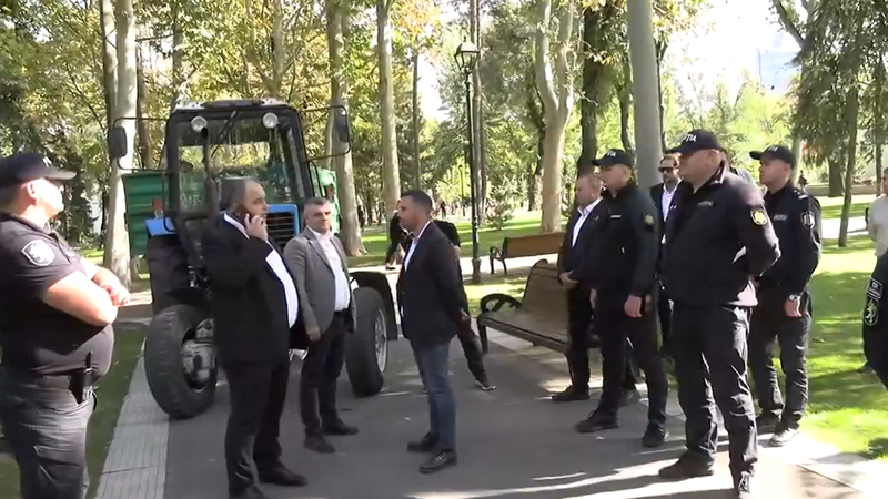 Конфликт между мэром Кишинева, депутатами и полицией в центре города 3 Конфликт между мэром Кишинева, депутатами и полицией в центре города