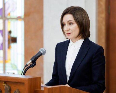 Маия Санду поздравила учителей с Днем учителя и отметила их вклад в успех детей