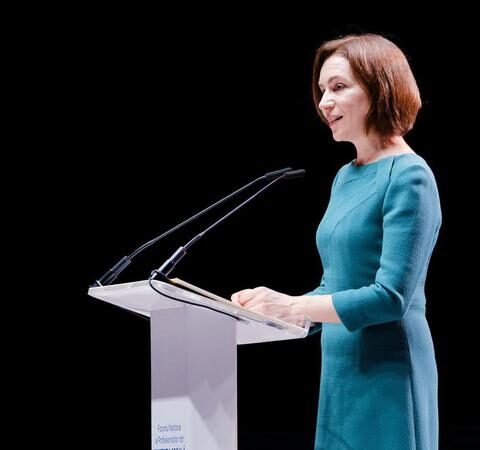 Майя Санду поздравила Луцу Никулеску с назначением премьером Румынии