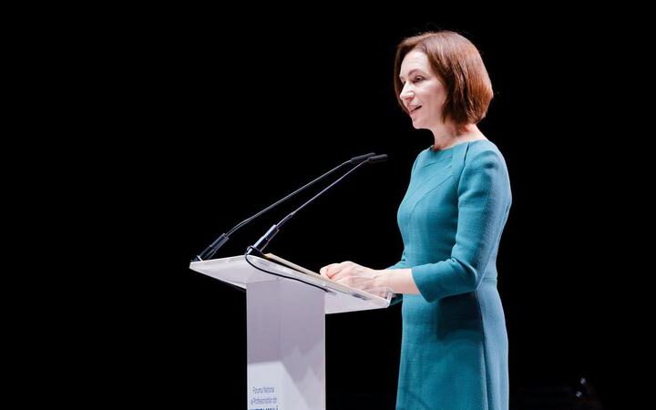 Майя Санду поздравила Луцу Никулеску с назначением премьером Румынии