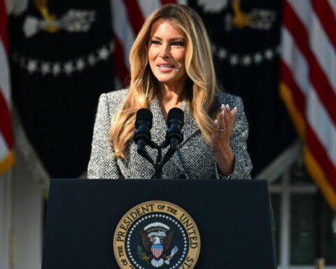 Мелания Трамп содействовала прекращению огня в Олежках между Россией и Украиной