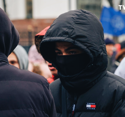Молодежь завербована в социальных сетях для участия в насильственных акциях