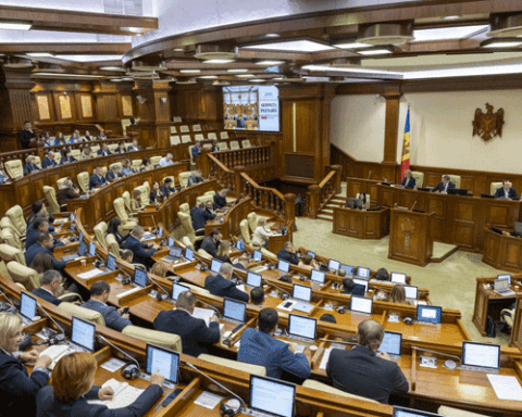 Парламент Молдовы принял закон о создании условий для интеграции иностранцев в общество