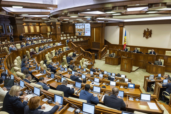 Парламент Молдовы принял закон о создании условий для интеграции иностранцев в общество