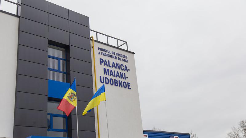 Полицейский, раненый на границе в Паланке, остается в hospitalе, министр внутренних дел усиливает защиту на пунктах пропуска 1 Полицейский, раненый на границе в Паланке, остается в hospitalе, министр внутренних дел усиливает защиту на пунктах пропуска