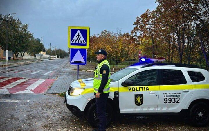 Полиция призывает водителей и пешеходов быть осторожными на дороге из-за дождя