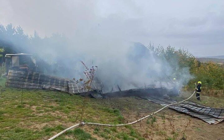 Пожар на туристической базе в Хынчештах уничтожил кабину целиком