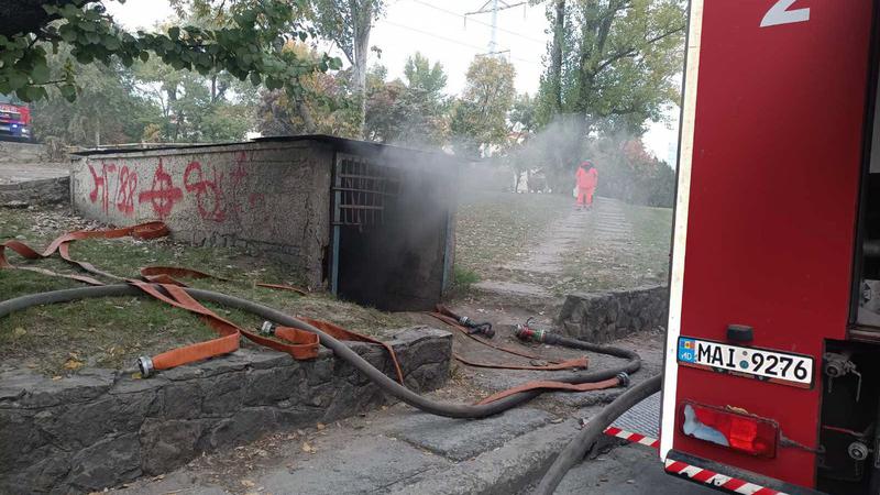 Пожар в здании гражданской защиты в Кишинёве, задействованы восемь пожарных экипажей