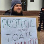 Протест активистов за права животных перед правительством Молдовы