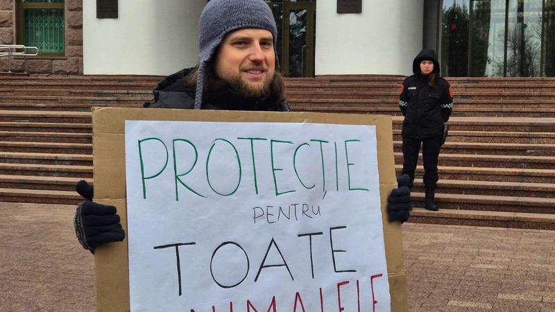 Протест активистов за права животных перед правительством Молдовы