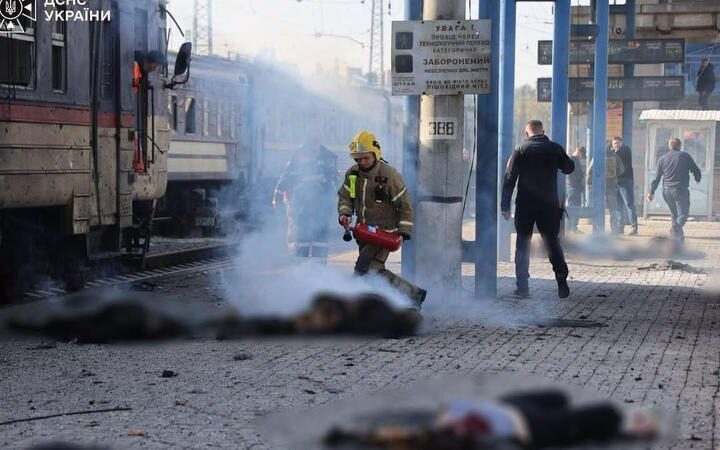 Россия нанесла удар по вокзалу в Днепре: 13 погибших