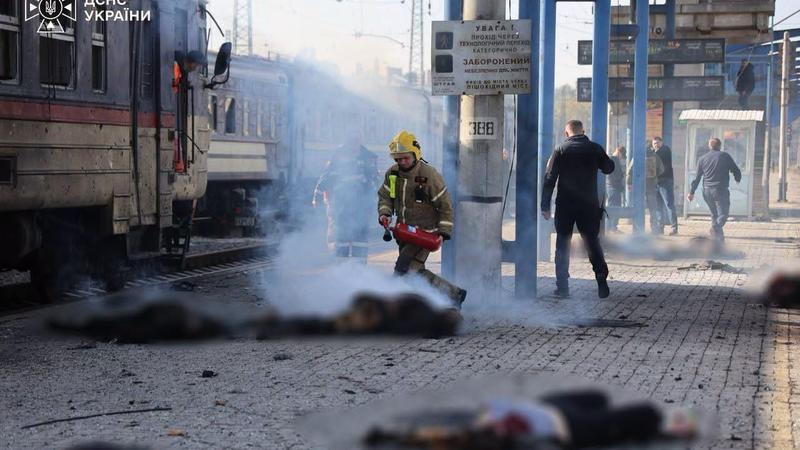 Россия нанесла удар по вокзалу в Днепре: 13 погибших