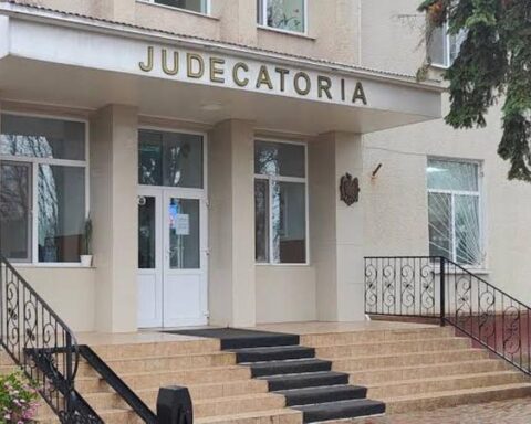 Суд в Дрокии приговорил судью к восьми годам тюрьмы за мошенничество