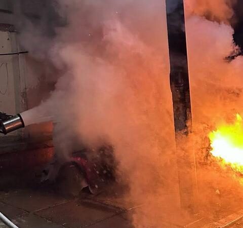 В Цахле произошёл пожар, уничтоживший два автомобиля