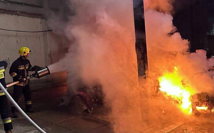 В Цахле произошёл пожар, уничтоживший два автомобиля