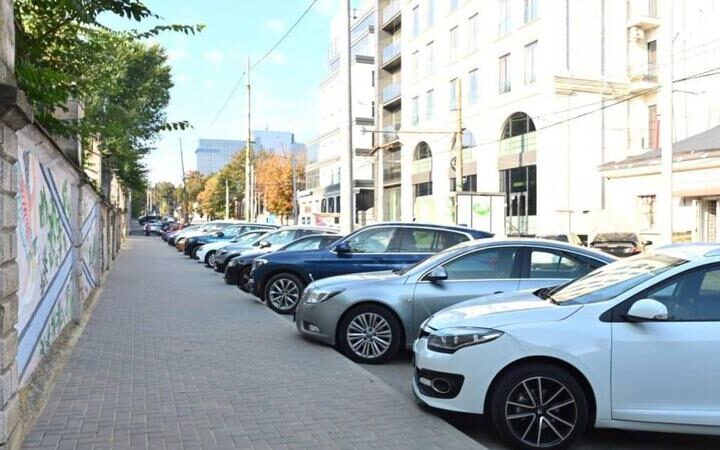 В Молдове предложены меры по урегулированию парковки и борьбе с брошенными автомобилями