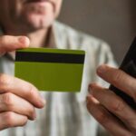 В результате телефонных мошенничеств женщина потеряла более 295 тысяч леев